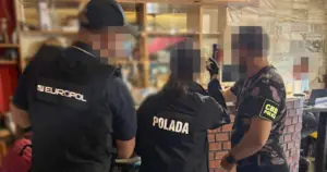 CBŚP uderzyło w czarny rynek sterydów. Przejęto towar za 3,5 miliona i zatrzymano 8 osób