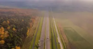 Jesień na drogach. Deszcz i mgła wymagają większej ostrożności!