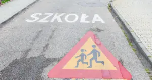 Katowice odnowiły oznakowanie przy szkołach. Prace objęły 124 placówki