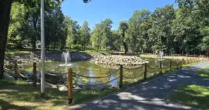 Park Zdrojowy w Jaworzu po remoncie. Odnowiono staw i alejki
