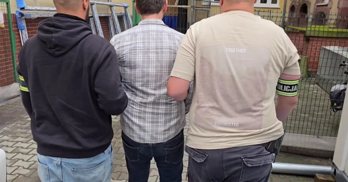 Szaleńczy „rajd” z interweniującym świadkiem. 37-latek aresztowany w Piekarach Śląskich