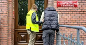 Narkotyki, kradzieże i ataki na ochronę. Recydywista z Ukrainy deportowany z Polski
