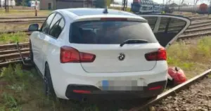 Pościg za BMW zakończył się na bocznicy!