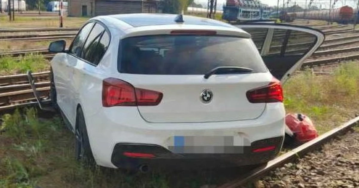 Pościg za BMW zakończył się na bocznicy!