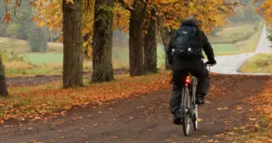 Jesień na rowerze. Sprawdź, o czym trzeba pamiętać
