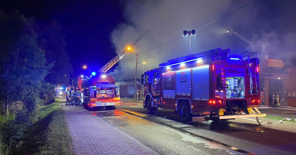 Pożar Biedronki w Jastrzębiu-Zdroju. W akcji 83 strażaków