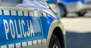 Uciekł ze szpitala i schował się w aucie z zaparowanymi szybami!