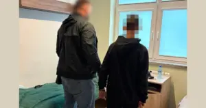 „Podłożyliśmy bombę w samolocie”. Policjanci zatrzymali 15-latka
