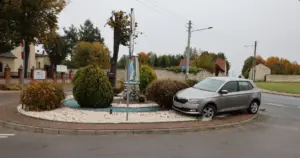 4 promile, auto na rondzie i ucieczka w błoto. Myszkowski "wyczyn" roku
