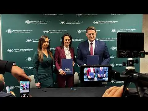 Obrazek YouTube: Nowa odsłona "OZE na start" i termomodernizacja budynku OSP w Lesznej Górnej.
