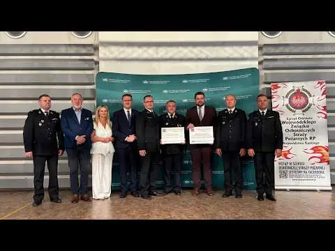 Obrazek YouTube: EKOMISJA.  "Bezpieczny Strażak" - 130 jednostek OSP z subregionu centralnego ze wsparciem  WFOŚiGW.
